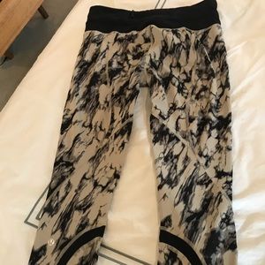 Lululemon crops size 6! Bundles welcome!!